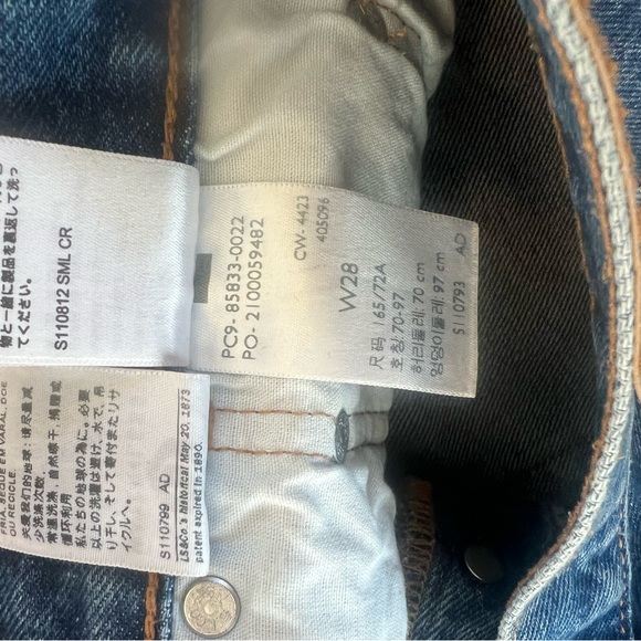 Levi's Women's 501 Mid Thigh Short in Oxnard Choice Medium Indigo Womens 28 - Picture 5 of 7